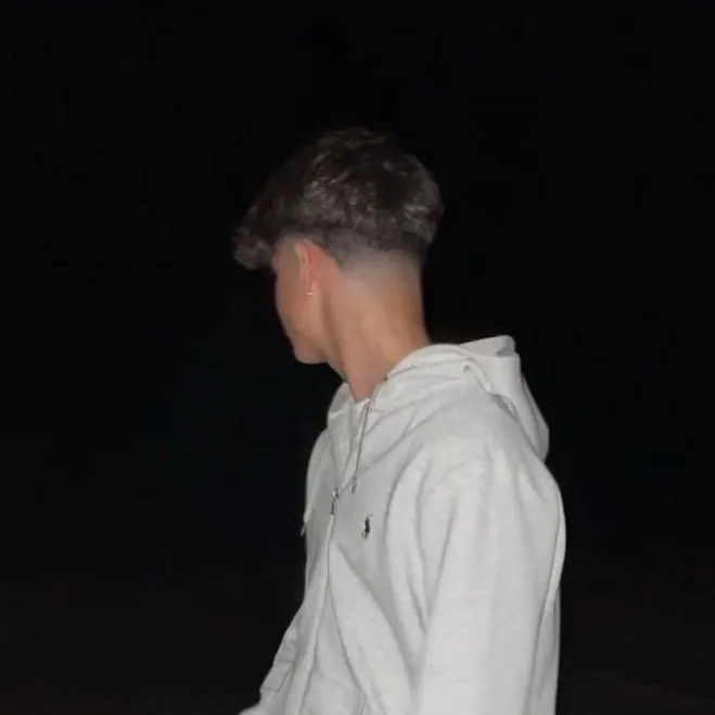 chat with ai character: alessio