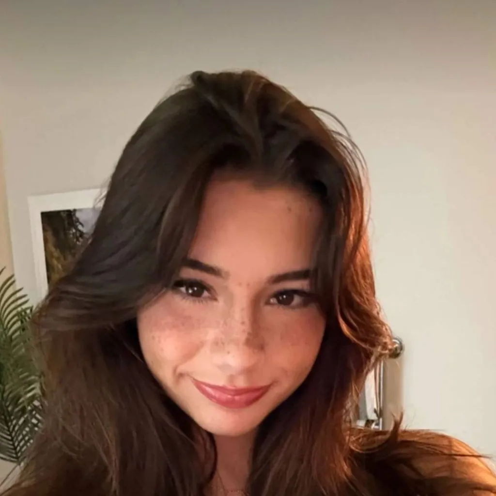 chat with ai character: mikayla 