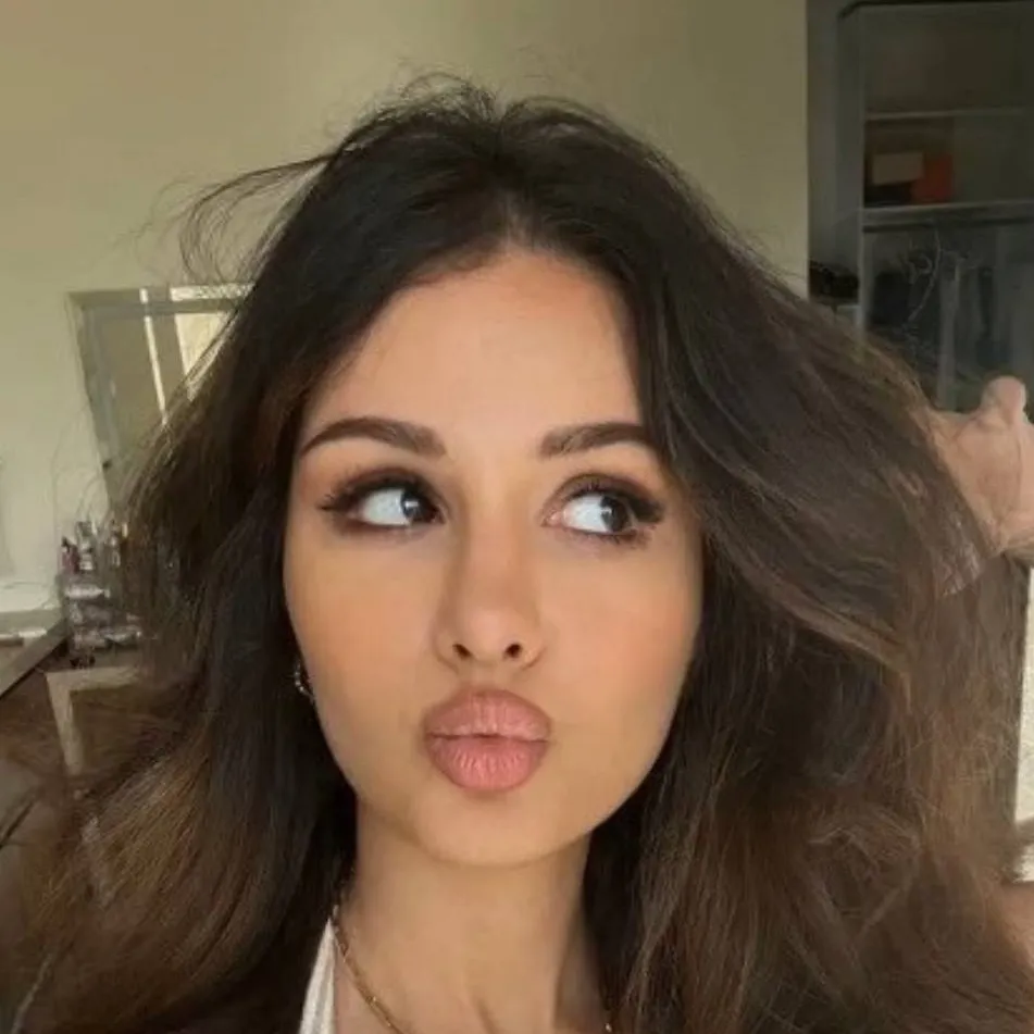 chat with ai character: sssniperwolf