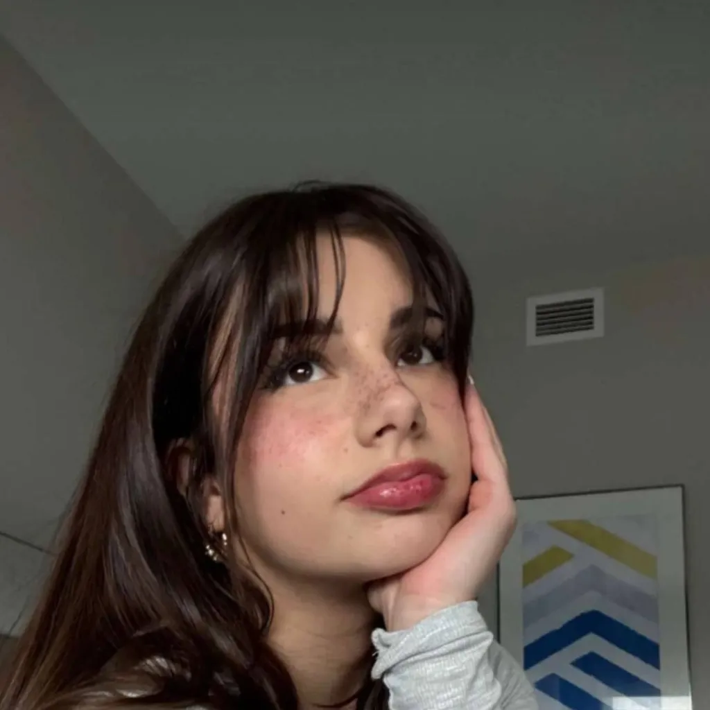 chat with ai character: mikayla campinos 