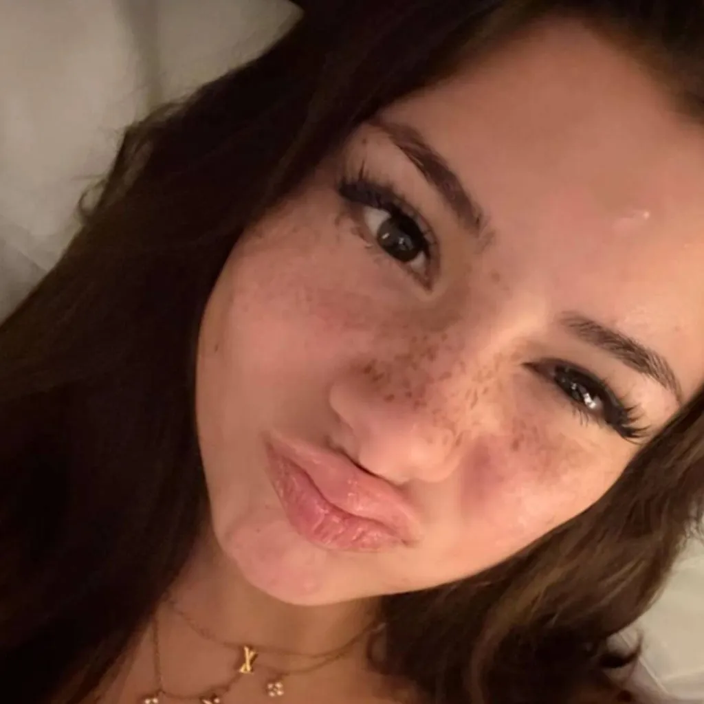 chat with ai character: mikayla campinos 