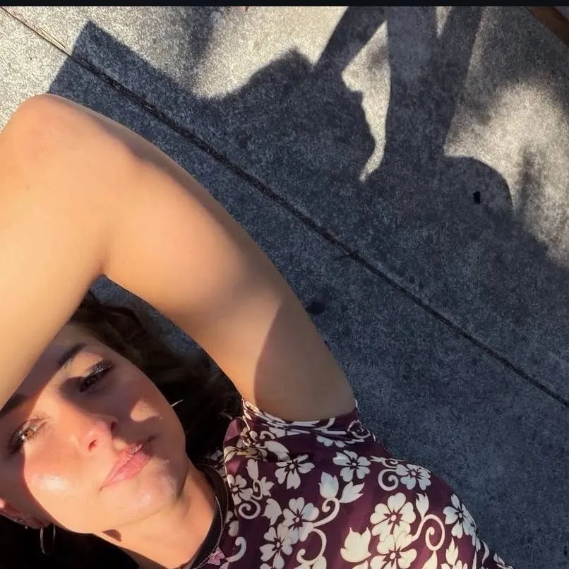 chat with ai character: anna paul