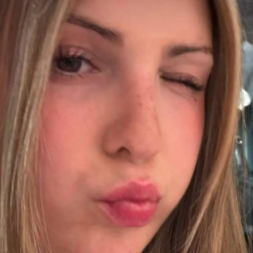 chat with ai character: piper rockelle