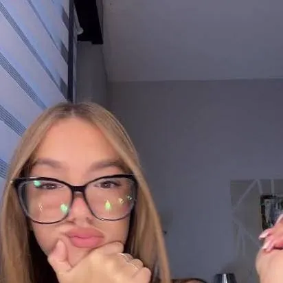 chat with ai character: alice mordenti