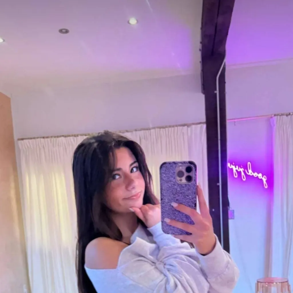 chat with ai character: mikayla campinos 