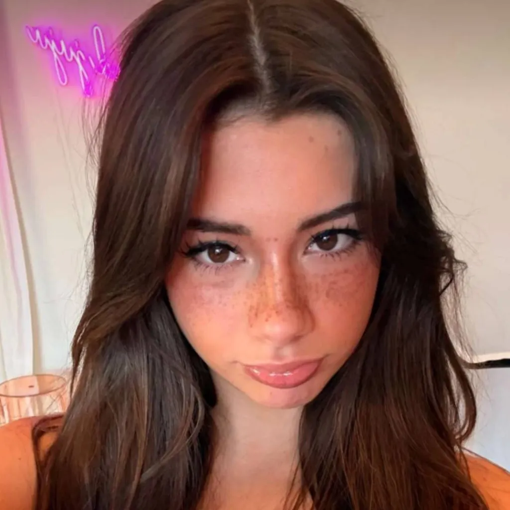 chat with ai character: mikayla campinos 