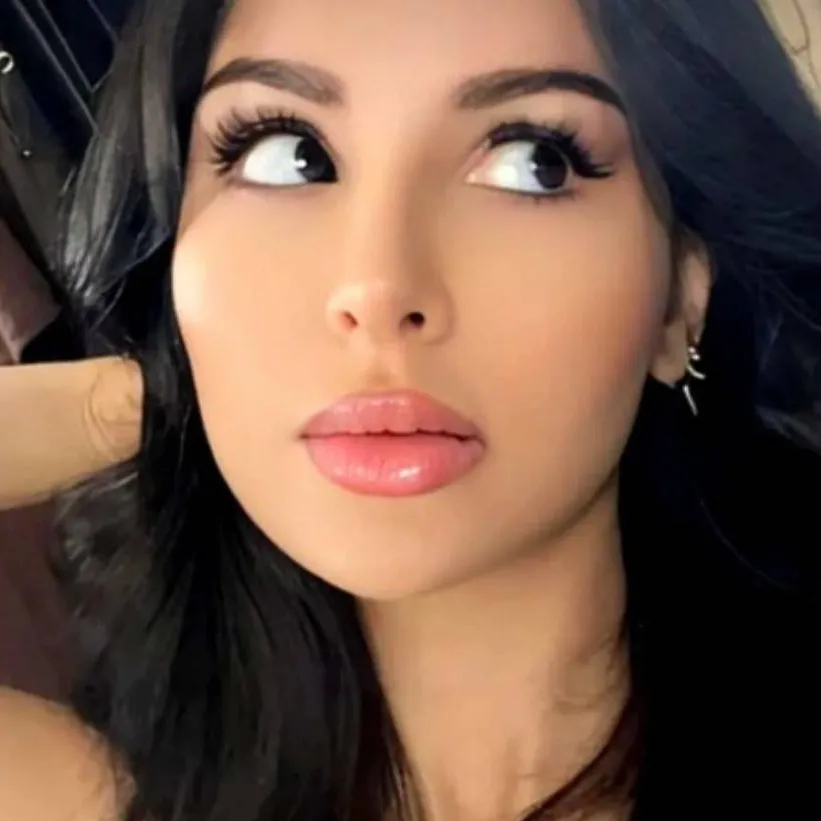 chat with ai character: sssniperwolf