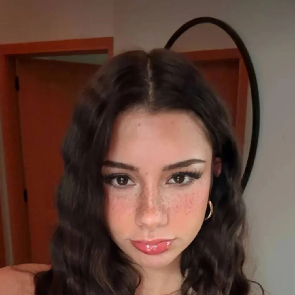 chat with ai character: mikayla campinos 