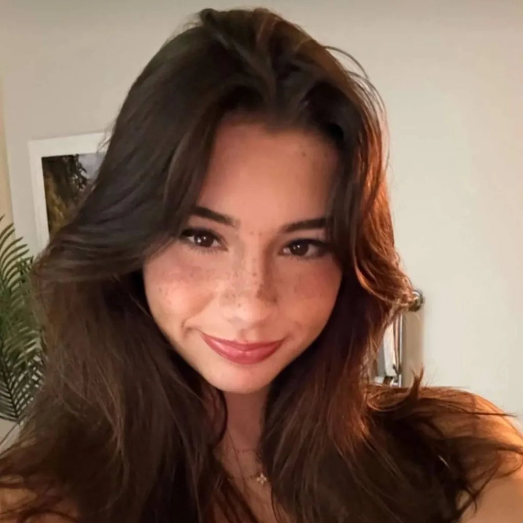 chat with ai character: mikayla campinos 