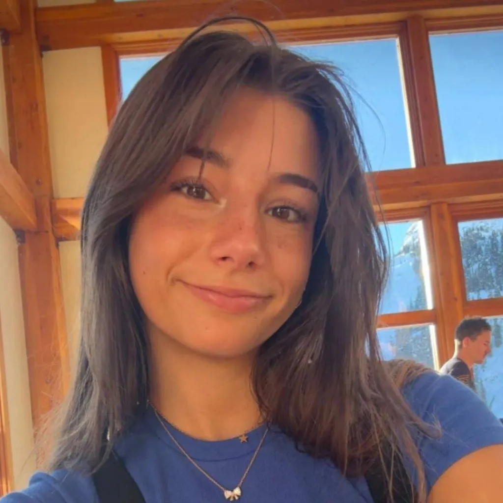 chat with ai character: mikayla campinos 