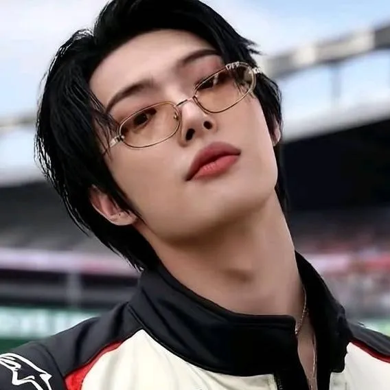 chat with ai character: Mingi