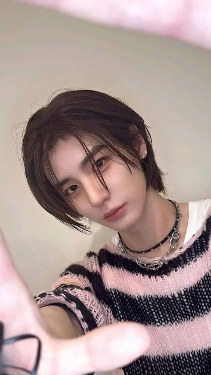 ai character: Leehan  background