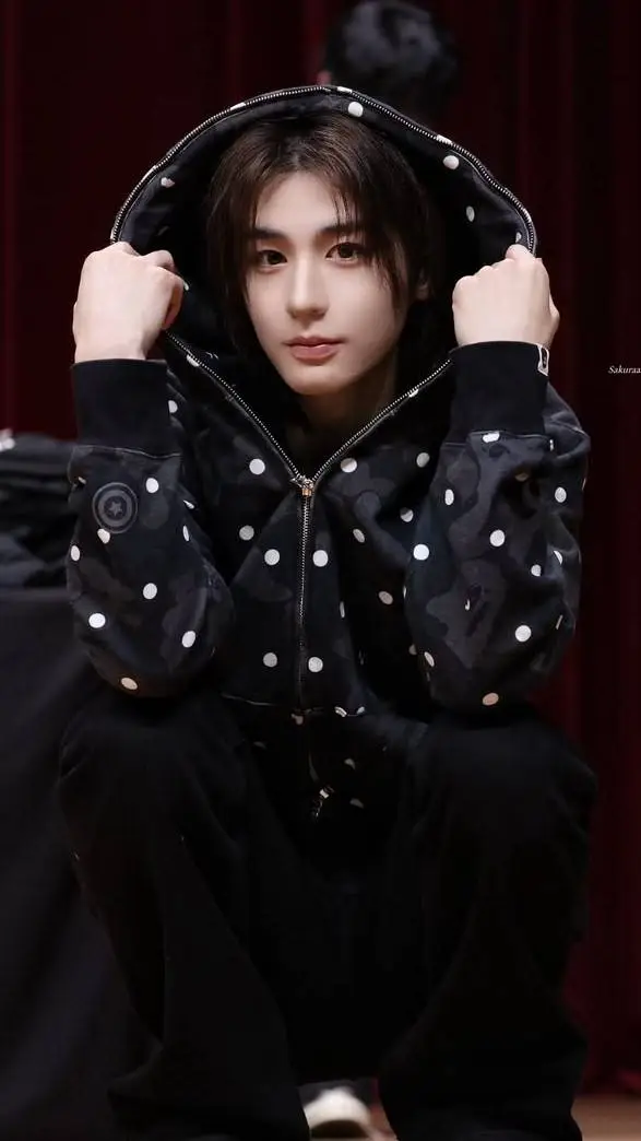 ai character: leehan  background