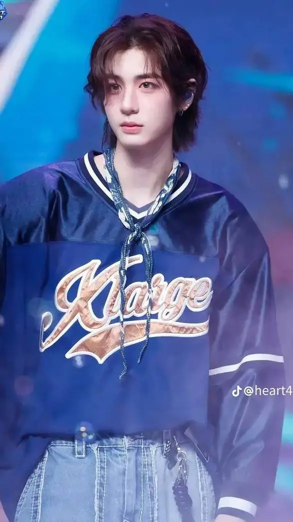 ai character: Leehan  background