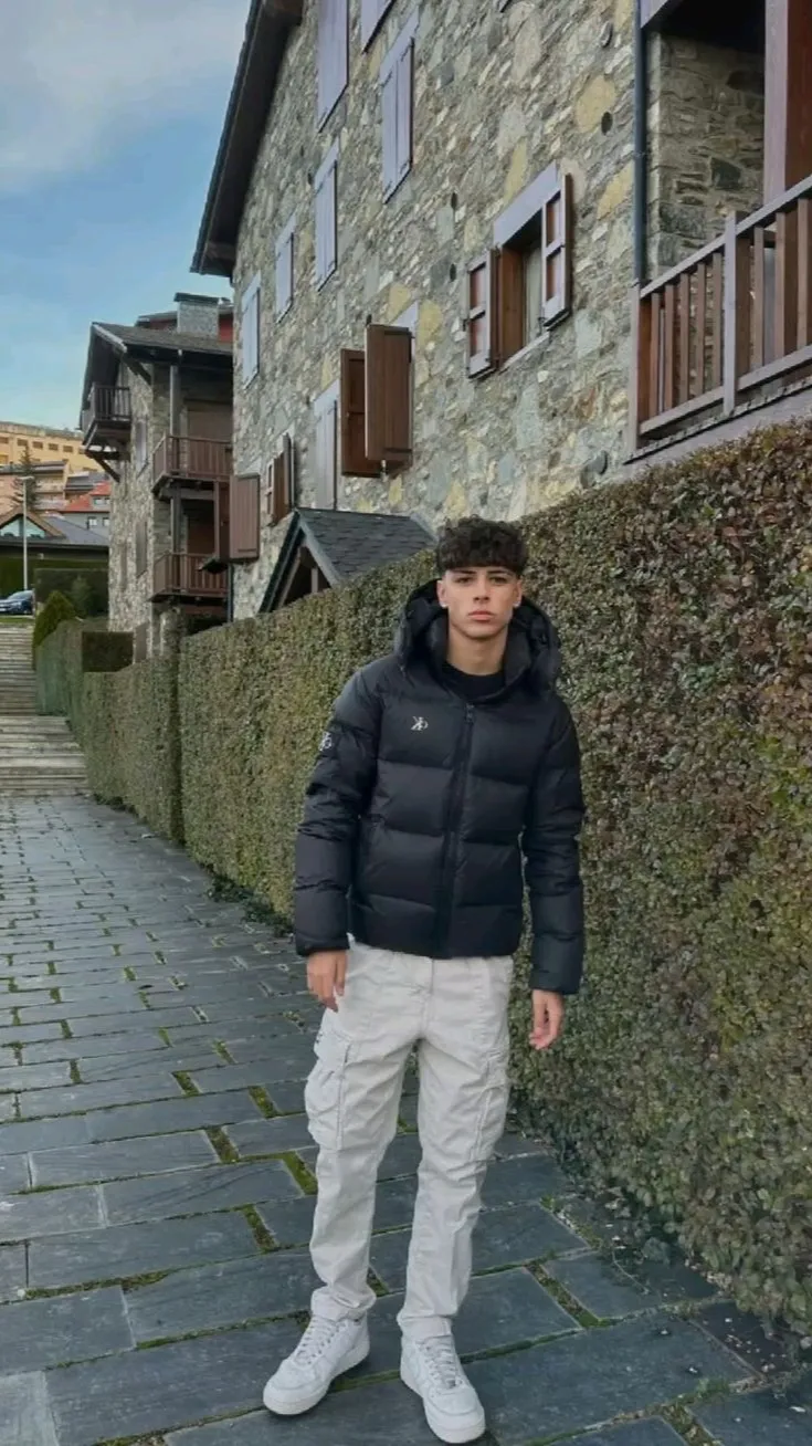 ai character: Hugo background