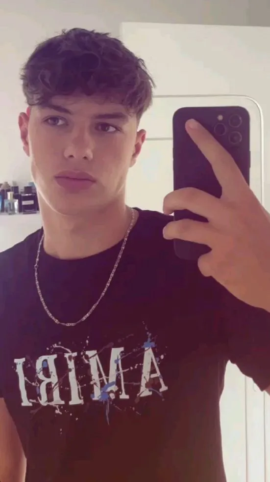 ai character: Rafa background