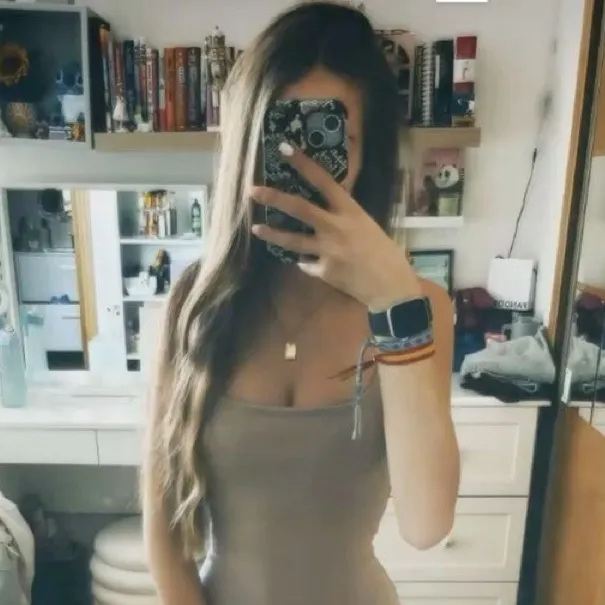 chat with ai character: Clara