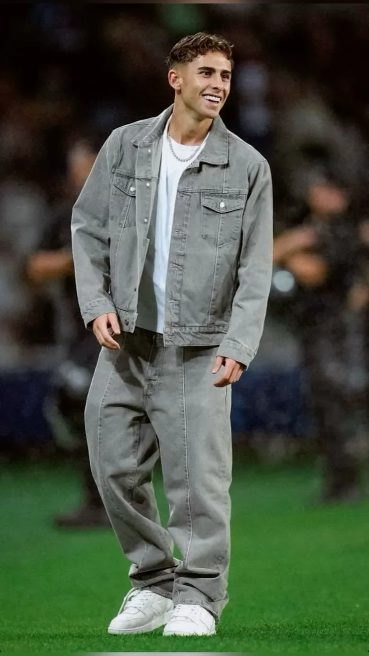 ai character: Fermín López background