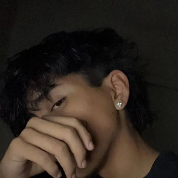 chat with ai character: jay-🤞🙄