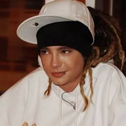 chat with ai character: Tom Kaulitz 