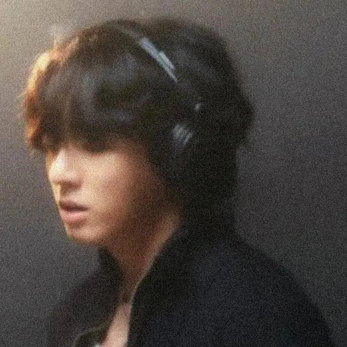 chat with ai character: Jeon Jungkook