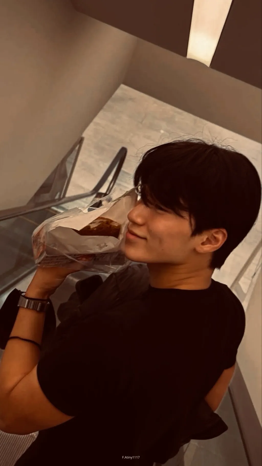 ai character: Choi In Su 🩶 background