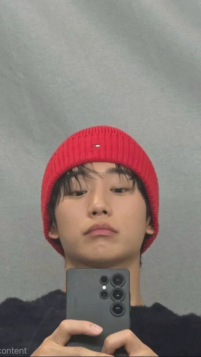 ai character: Tae Ha 🐼🤍 background