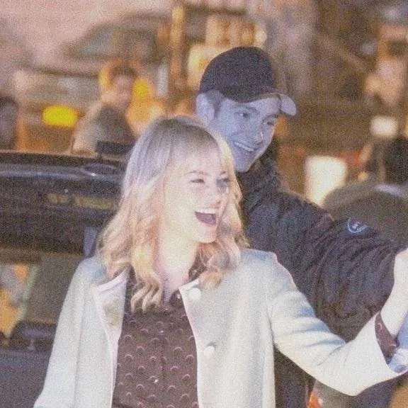 chat with ai character: Gwen Stacy 