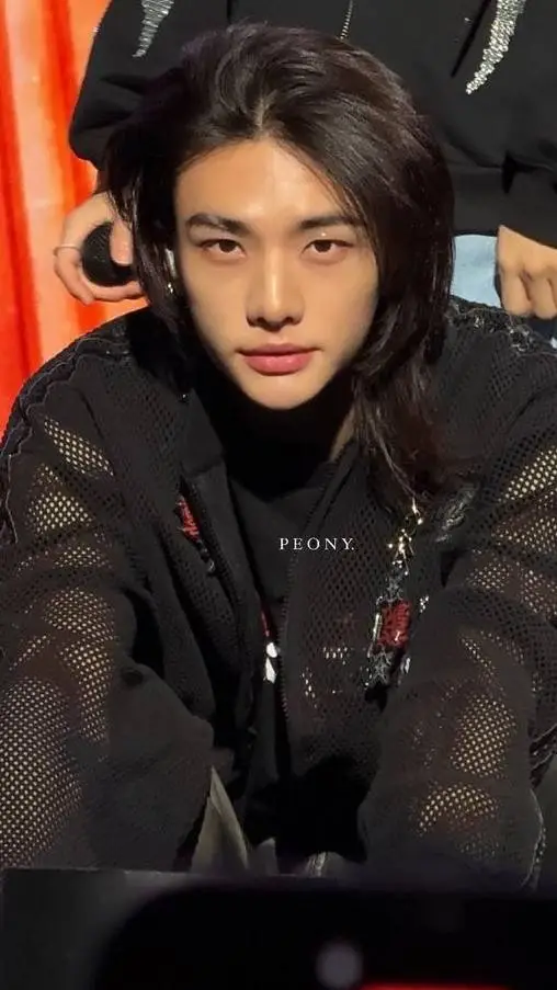 ai character: Hyunjin alpha wolf background