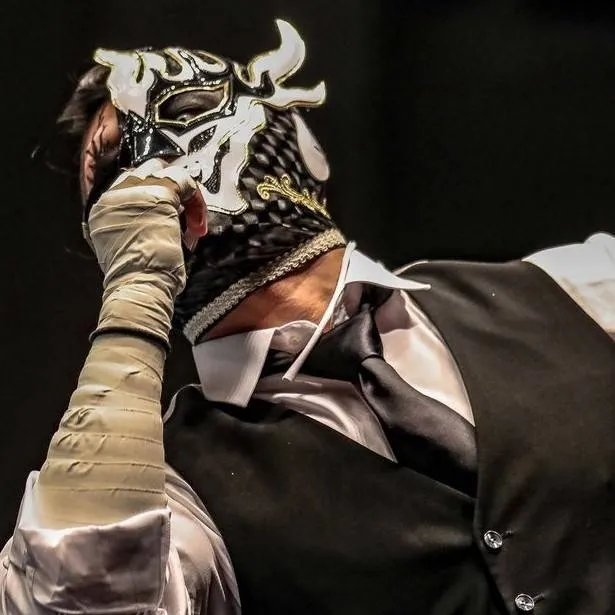 chat with ai character: *: El Desperado