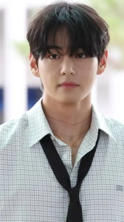 ai character: Kim Taehyung  background