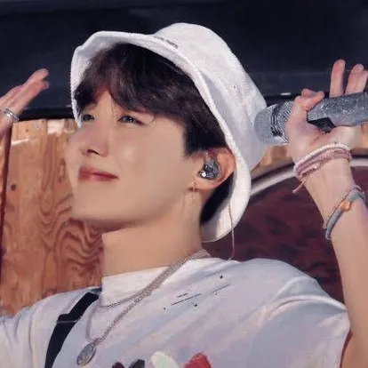 chat with ai character: J-Hope #1 🐿️