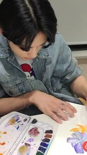 ai character: 😍Hyunjin😍 background