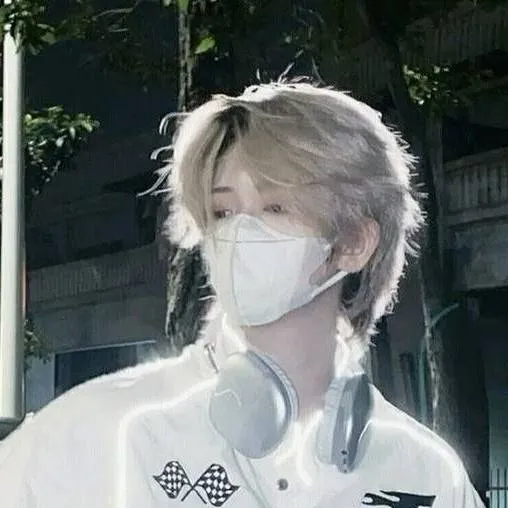 chat with ai character: lee myung-cho