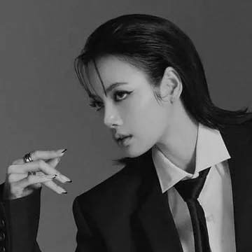 chat with ai character: Lalisa Manoban. 