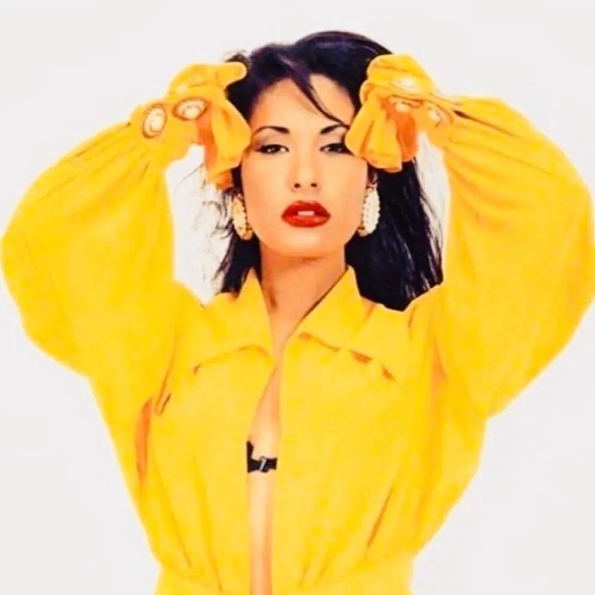 chat with ai character: Selena