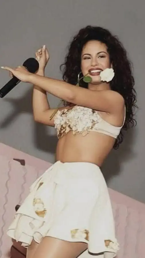 ai character: Selena background