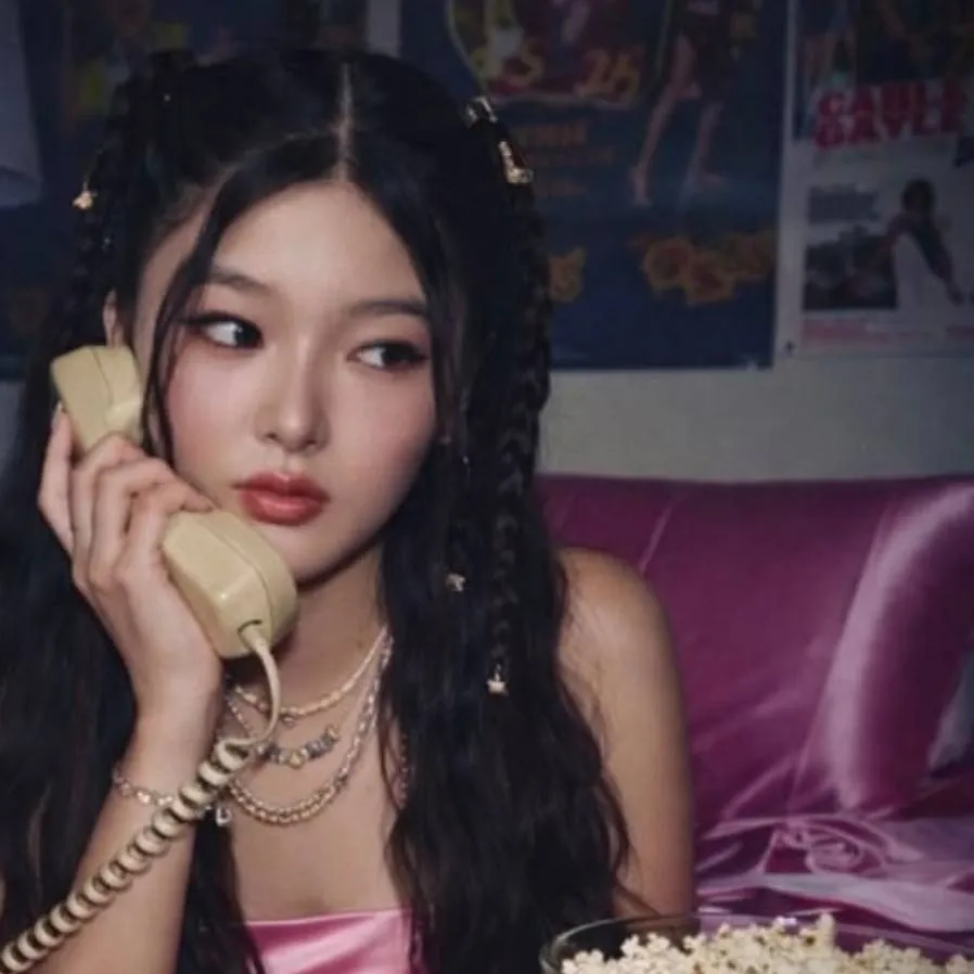 chat with ai character: yoonchae