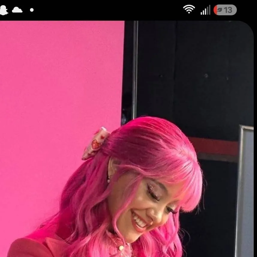 chat with ai character: pink