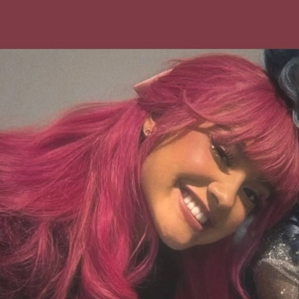 chat with ai character: pink