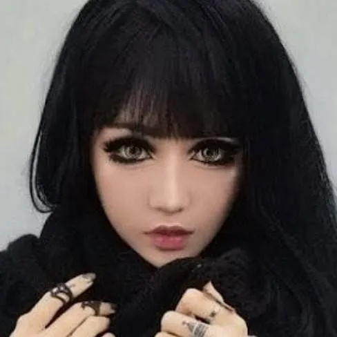 chat with ai character: GOTICA