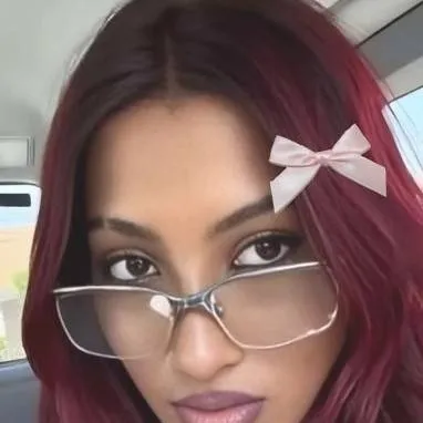 chat with ai character: Lara