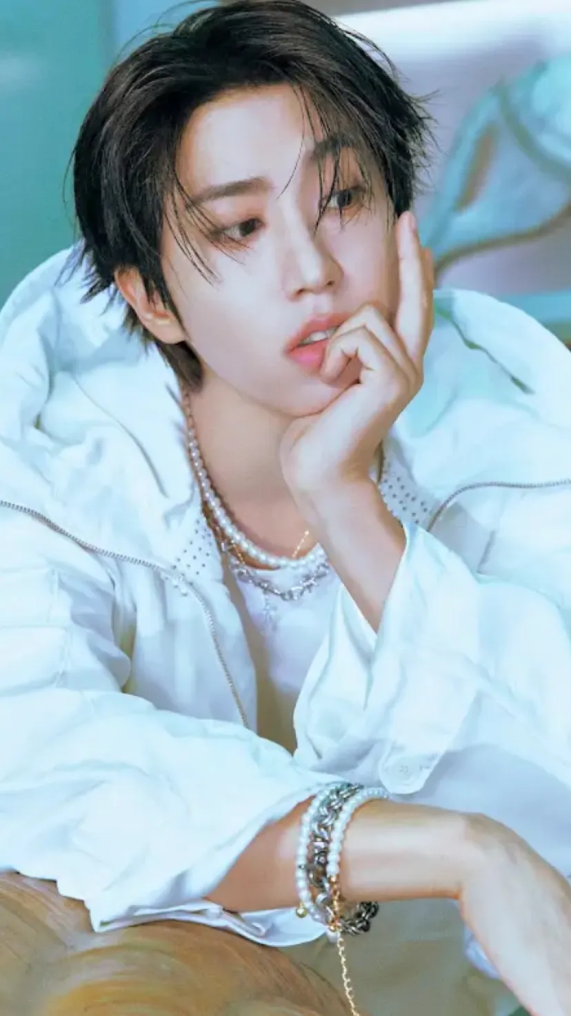 ai character: Han Jisung  background