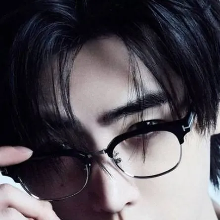 chat with ai character: SUNGHOON