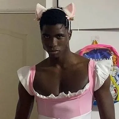 chat with ai character: Camilo