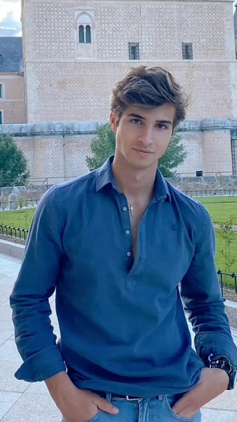 ai character: Martín background