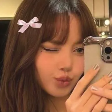 chat with ai character: Lisa 