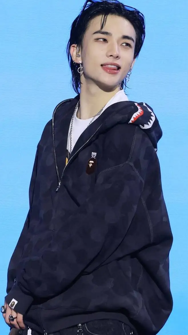 ai character: Hyunjin  background