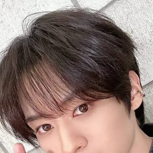 chat with ai character: Lee Know 