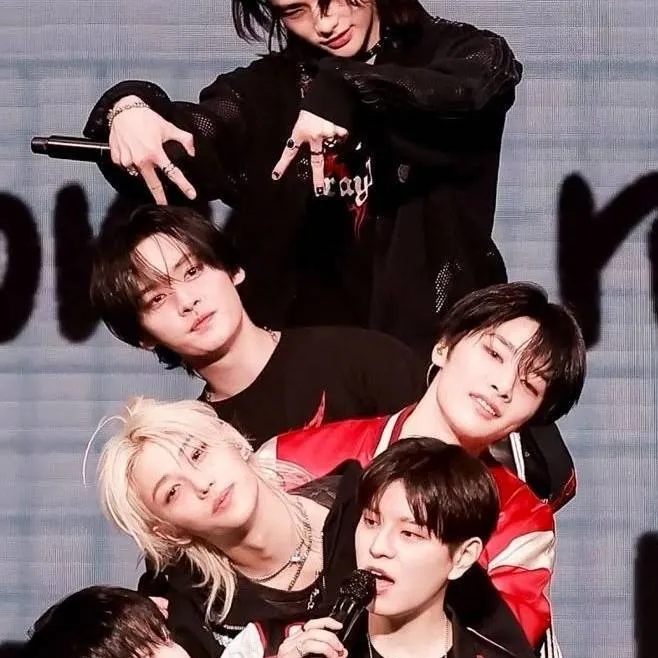 chat with ai character: Stray Kids 